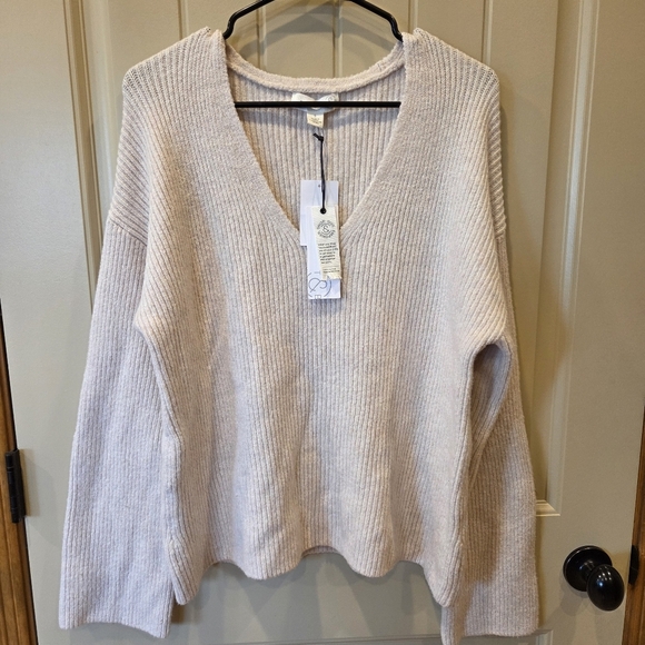 Treasure & Bond Women's Ribbed V-Neck Knit Sweater Small Beige Oatmeal New - Picture 1 of 9